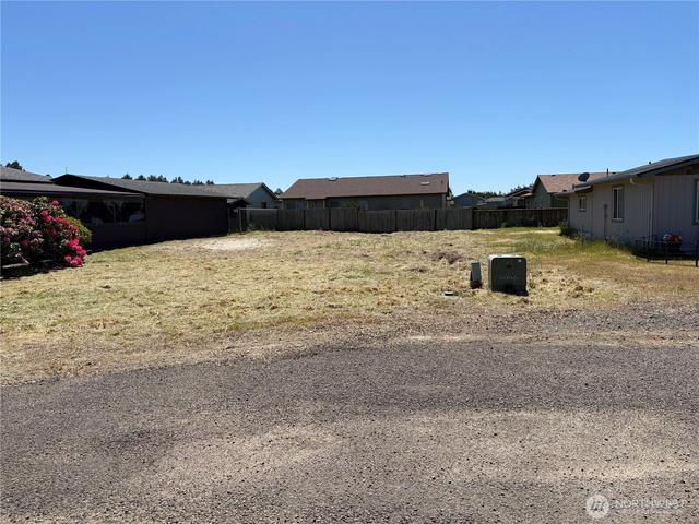 802 325th Pl, Ocean Park, WA 98640
