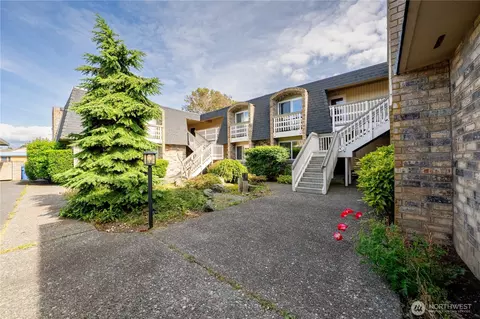 1199 9th Ave #204, Oak Harbor, WA 98277