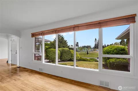 Living - 4828 Rucker Ave, Everett, WA 98203 photo 3 of 8
