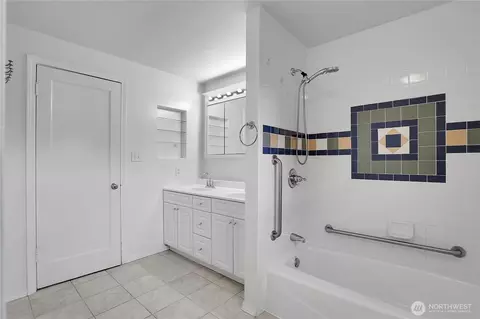 Bath - 4828 Rucker Ave, Everett, WA 98203 photo 1 of 4
