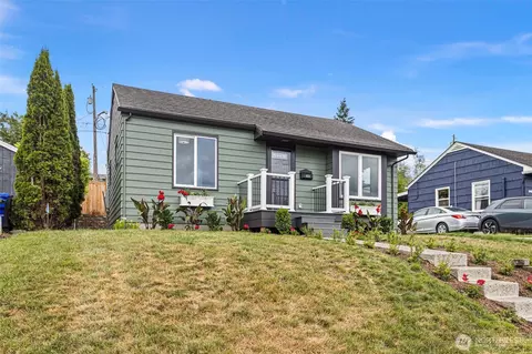 Exterior - 1624 Pine St, Everett, WA 98201 photo 2 of 6