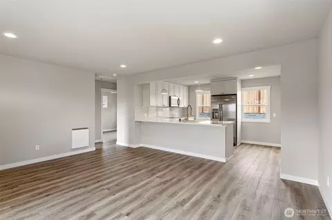 Living - 1624 Pine St, Everett, WA 98201 photo 1 of 4