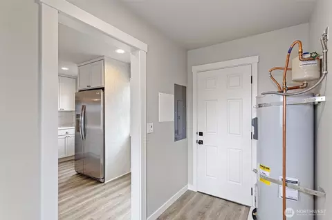 Entry Way - 1624 Pine St, Everett, WA 98201 photo 1 of 1