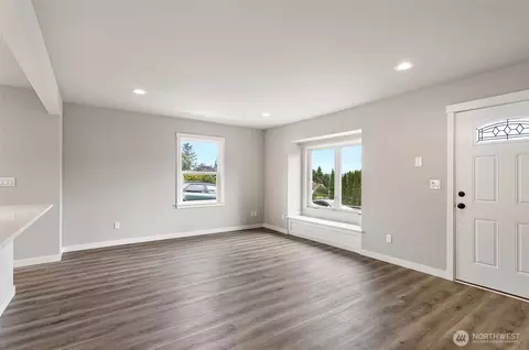 Living - 1624 Pine St, Everett, WA 98201 photo 3 of 4