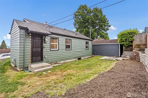 Exterior - 1624 Pine St, Everett, WA 98201 photo 6 of 6