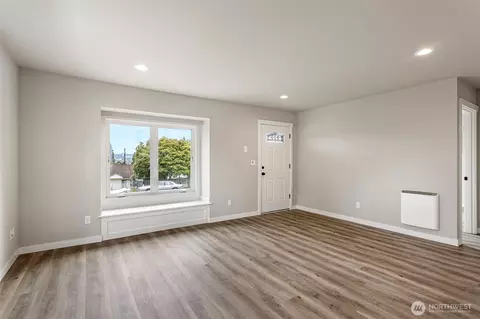 Living - 1624 Pine St, Everett, WA 98201 photo 4 of 4