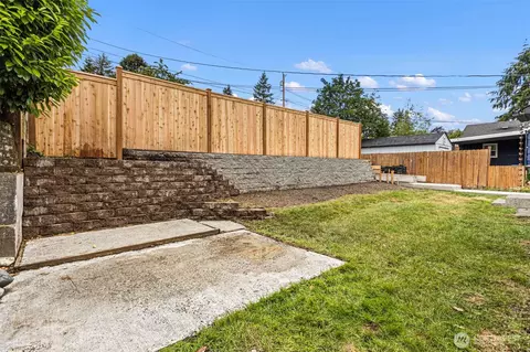 Exterior - 1624 Pine St, Everett, WA 98201 photo 5 of 6