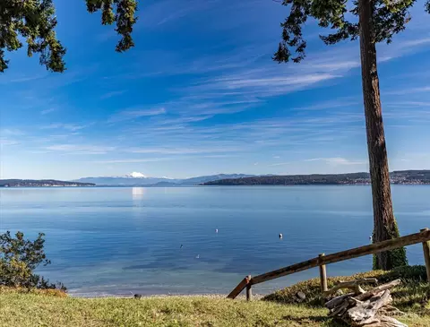 159 S Harrington Lagoon Rd, Coupeville, WA 98239