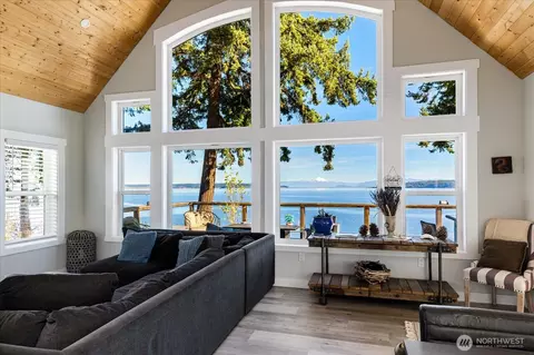 159 S Harrington Lagoon Rd, Coupeville, WA 98239