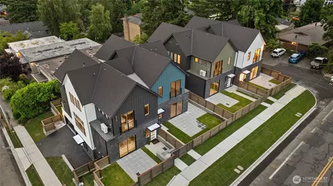 View/Area - 18607 104th Ave NE #B, Bothell, WA 98011 photo 1 of 2