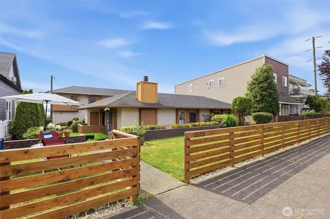 2510 Rucker Ave #2, Everett, WA 98201