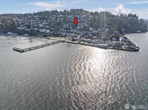 6726 Soundview Dr NE, Tacoma, WA 98422