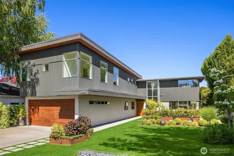 8052 Ridge Dr NE, Seattle, WA 98115