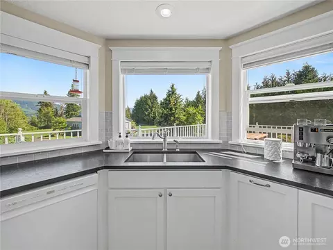 Kitchen - 27721 SE 400th Way, Enumclaw, WA 98022 photo 2 of 3