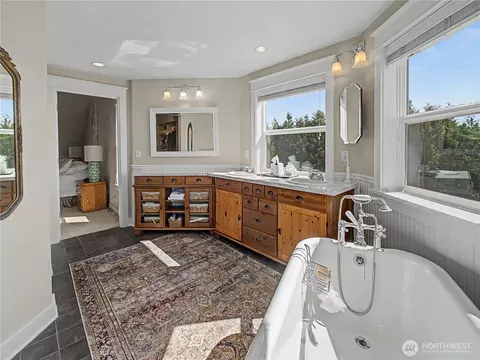 Bath - 27721 SE 400th Way, Enumclaw, WA 98022 photo 3 of 5