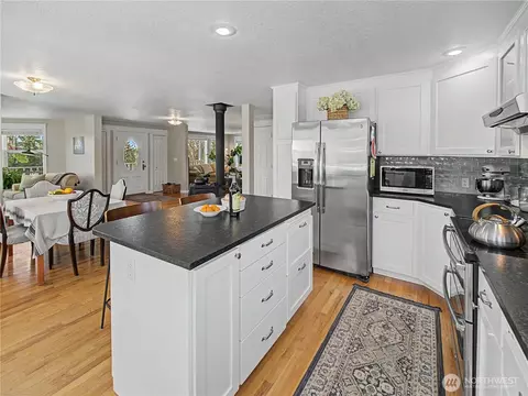 Kitchen - 27721 SE 400th Way, Enumclaw, WA 98022 photo 3 of 3