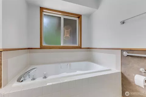Bath - 39322 310th Ave SE, Enumclaw, WA 98022 photo 4 of 4