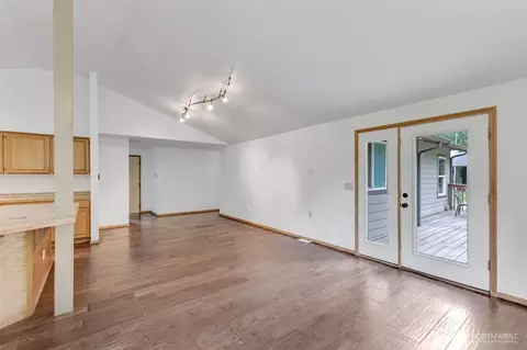 Living - 39322 310th Ave SE, Enumclaw, WA 98022 photo 6 of 12