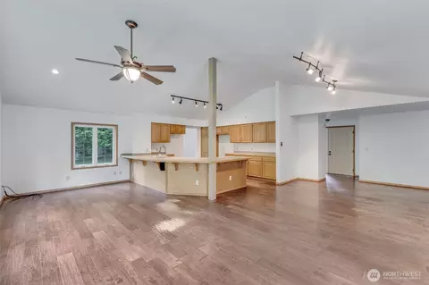Living - 39322 310th Ave SE, Enumclaw, WA 98022 photo 5 of 12