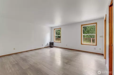 Living - 39322 310th Ave SE, Enumclaw, WA 98022 photo 8 of 12