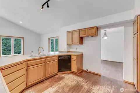 Kitchen - 39322 310th Ave SE, Enumclaw, WA 98022 photo 2 of 2