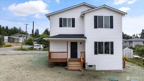 1240 Admirals Dr, Coupeville, WA 98239