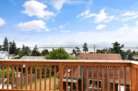 1240 Admirals Dr, Coupeville, WA 98239