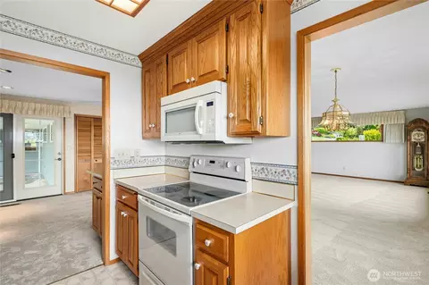 Kitchen - 507 View Ridge Dr, Everett, WA 98203 photo 2 of 3