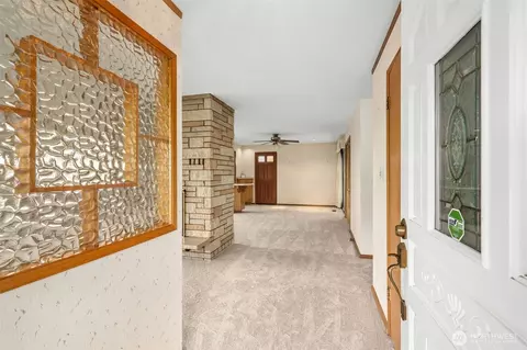 Entry Way - 507 View Ridge Dr, Everett, WA 98203 photo 1 of 1