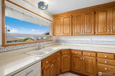 Kitchen - 507 View Ridge Dr, Everett, WA 98203 photo 3 of 3