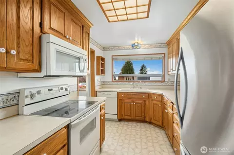 Kitchen - 507 View Ridge Dr, Everett, WA 98203 photo 1 of 3