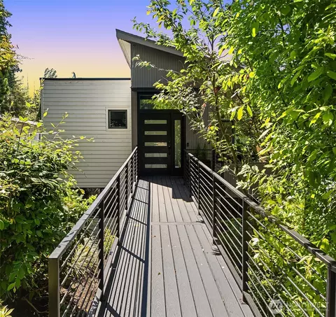 311 34th Ave E, Seattle, WA 98112