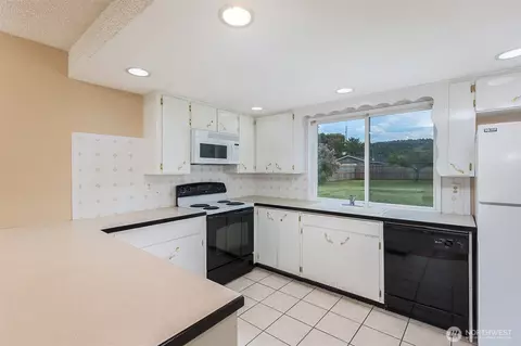 Kitchen - 717 E Spruce St, Sequim, WA 98382 photo 2 of 3
