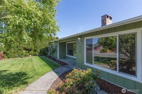 Exterior - 717 E Spruce St, Sequim, WA 98382 photo 4 of 15