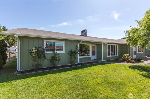 717 E Spruce St, Sequim, WA 98382