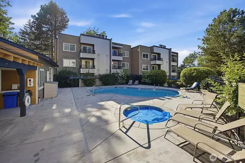 746 Kirkland Cir #F102, Kirkland, WA 98033