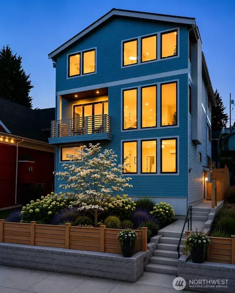 909 32nd Ave S #A, Seattle, WA 98144