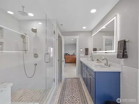 Bath - 4909 Chinook Dr, Everett, WA 98203 photo 3 of 6
