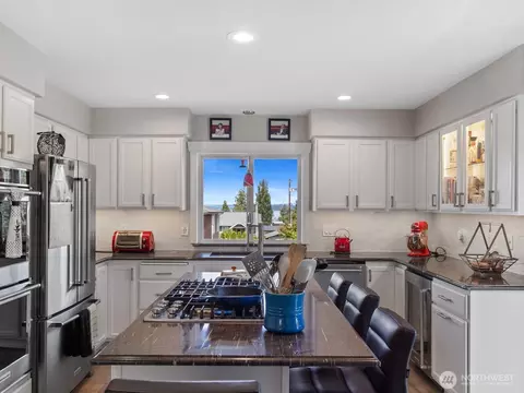 Kitchen - 4909 Chinook Dr, Everett, WA 98203 photo 1 of 5