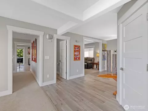 Entry Way - 4909 Chinook Dr, Everett, WA 98203 photo 2 of 3