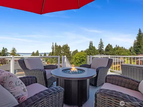 Exterior - 4909 Chinook Dr, Everett, WA 98203 photo 3 of 4