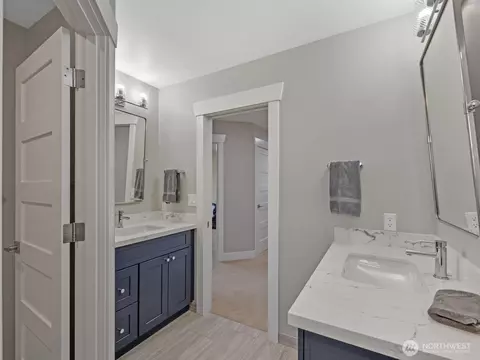 Bath - 4909 Chinook Dr, Everett, WA 98203 photo 5 of 6