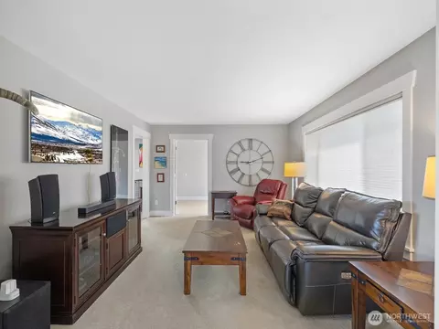 Living - 4909 Chinook Dr, Everett, WA 98203 photo 3 of 3
