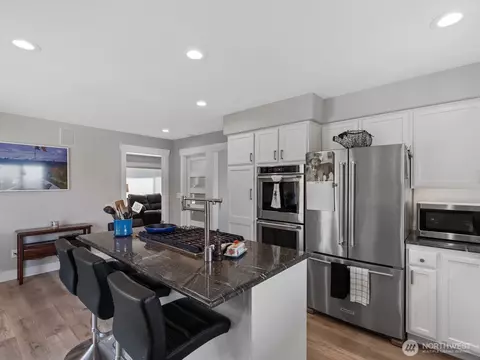 Kitchen - 4909 Chinook Dr, Everett, WA 98203 photo 3 of 5