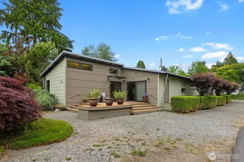 8856 24th Ave SW, Seattle, WA 98106