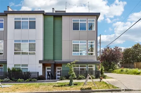 3913 SW Hudson St, Seattle, WA 98116