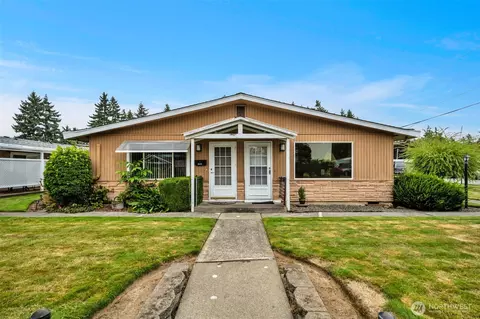 335 7th Pl SE UNIT 2, Puyallup, WA 98372