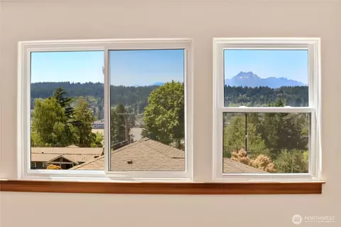1963 NW Rampart Ridge Ct, Bremerton, WA 98311