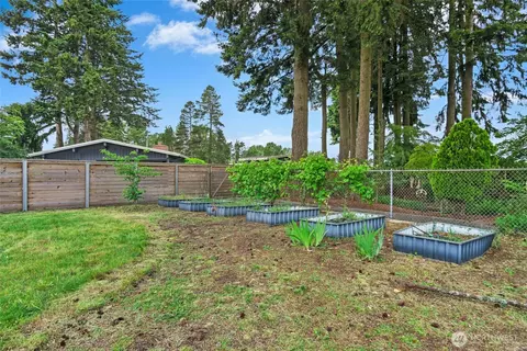 Exterior - 4612 View Dr, Everett, WA 98203 photo 6 of 11