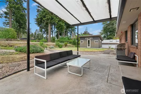 Exterior - 4612 View Dr, Everett, WA 98203 photo 4 of 11
